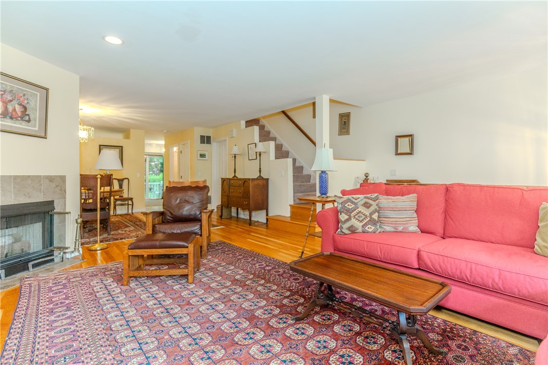 203 Dean Ridge Court Cranston, RI 02920 - Photo 8 of 34 Gallery Image 8