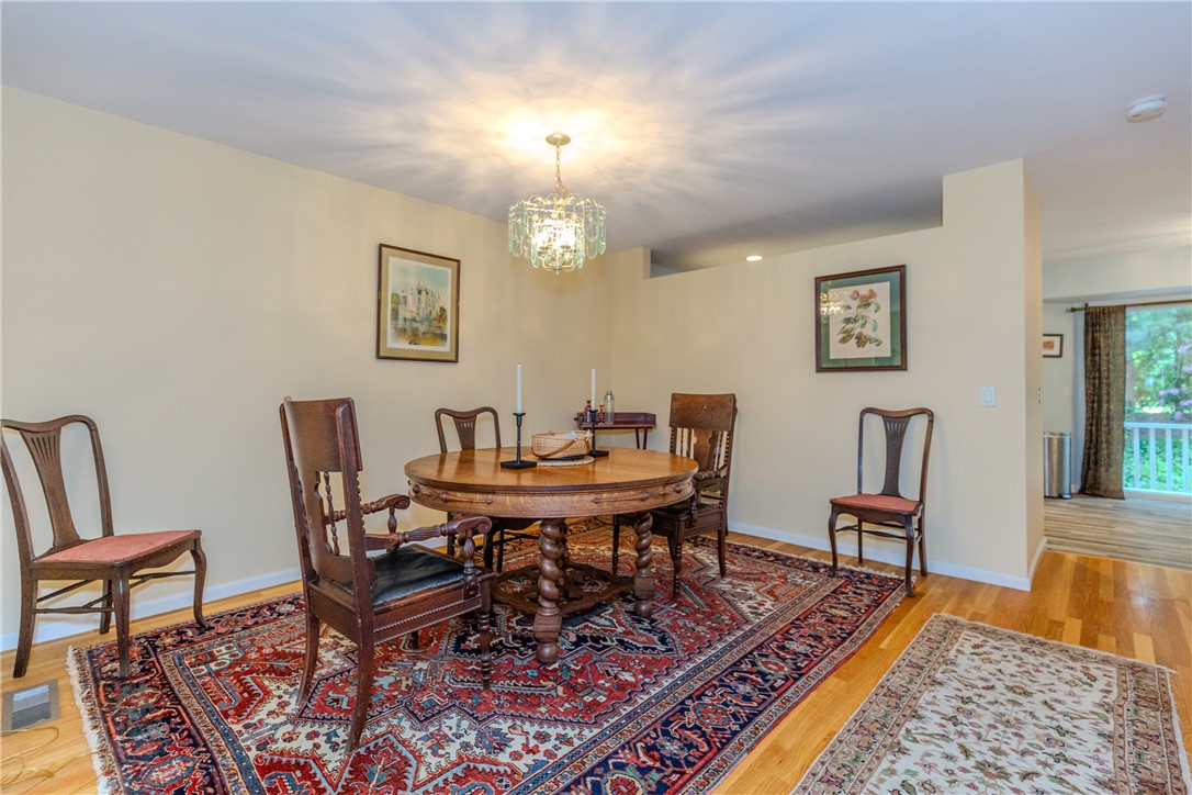 203 Dean Ridge Court Cranston, RI 02920 - Photo 9 of 34 Dining room