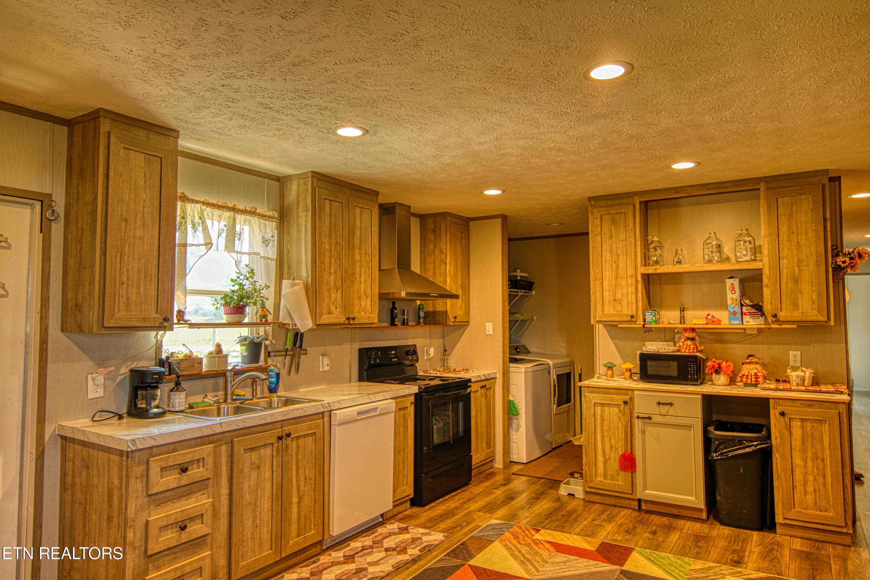 831 Fritzsche Loop Jamestown, TN 38556 - Photo 11 of 32 Kitchen