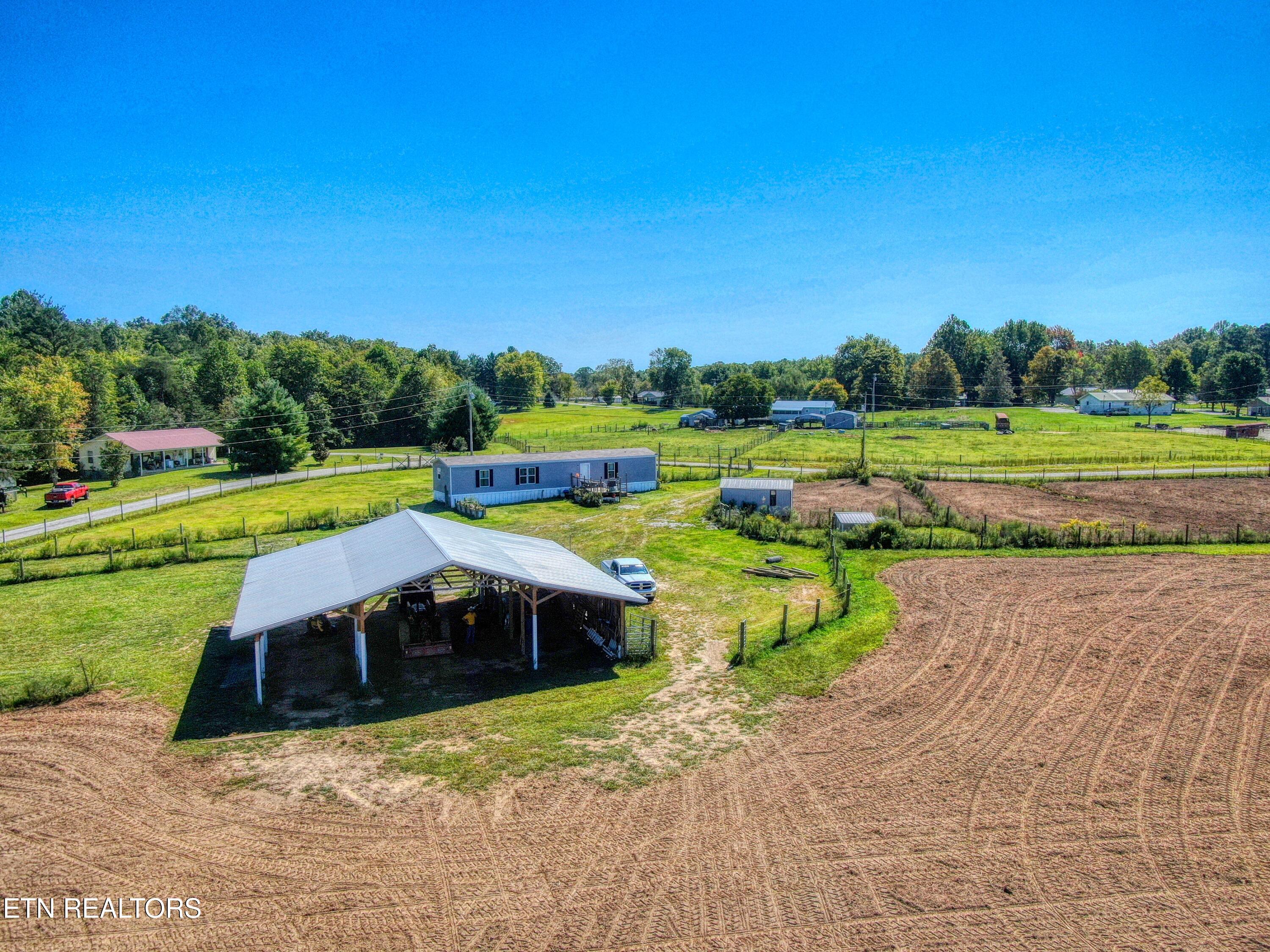 831 Fritzsche Loop Jamestown, TN 38556 - Photo 24 of 32 barn