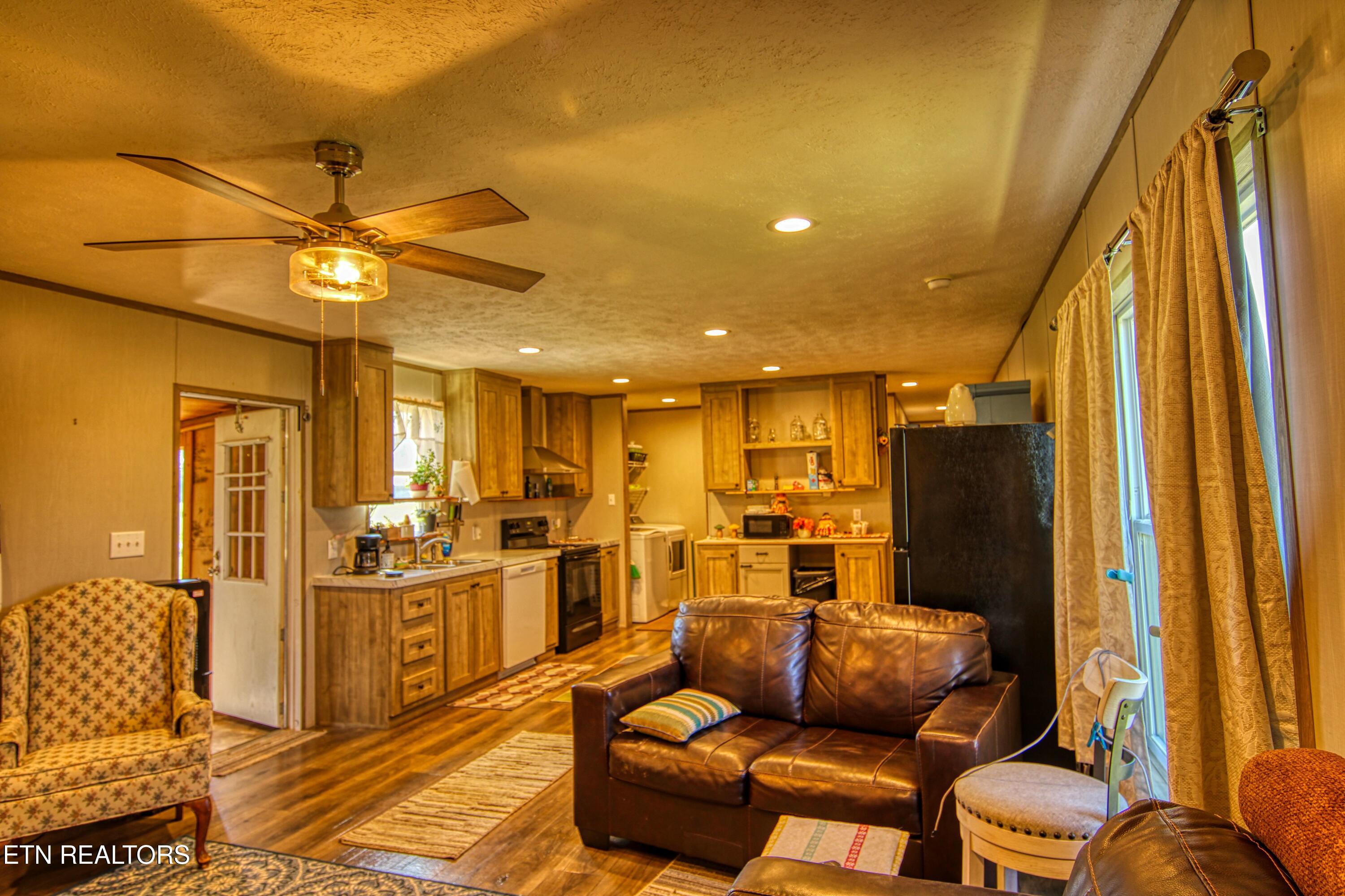 831 Fritzsche Loop Jamestown, TN 38556 - Photo 8 of 32 LR/Kit