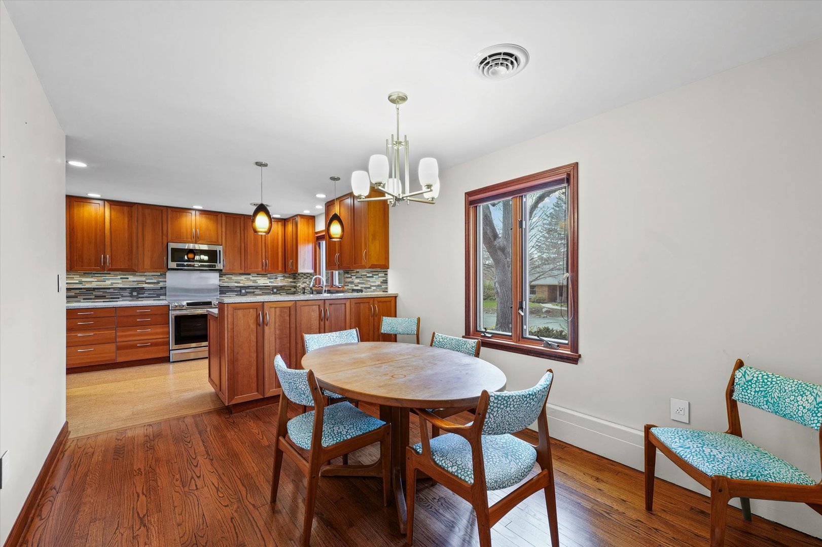 1004 Mayfair Road Champaign, IL 61821 - Photo 5 of 33 Gallery Image 5