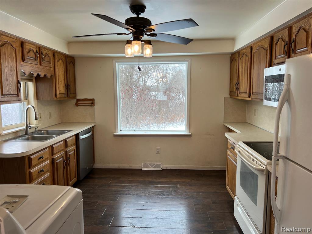 2581 Carpenter Road Lapeer, MI 48446 - Photo 8 of 39 Gallery Image 8