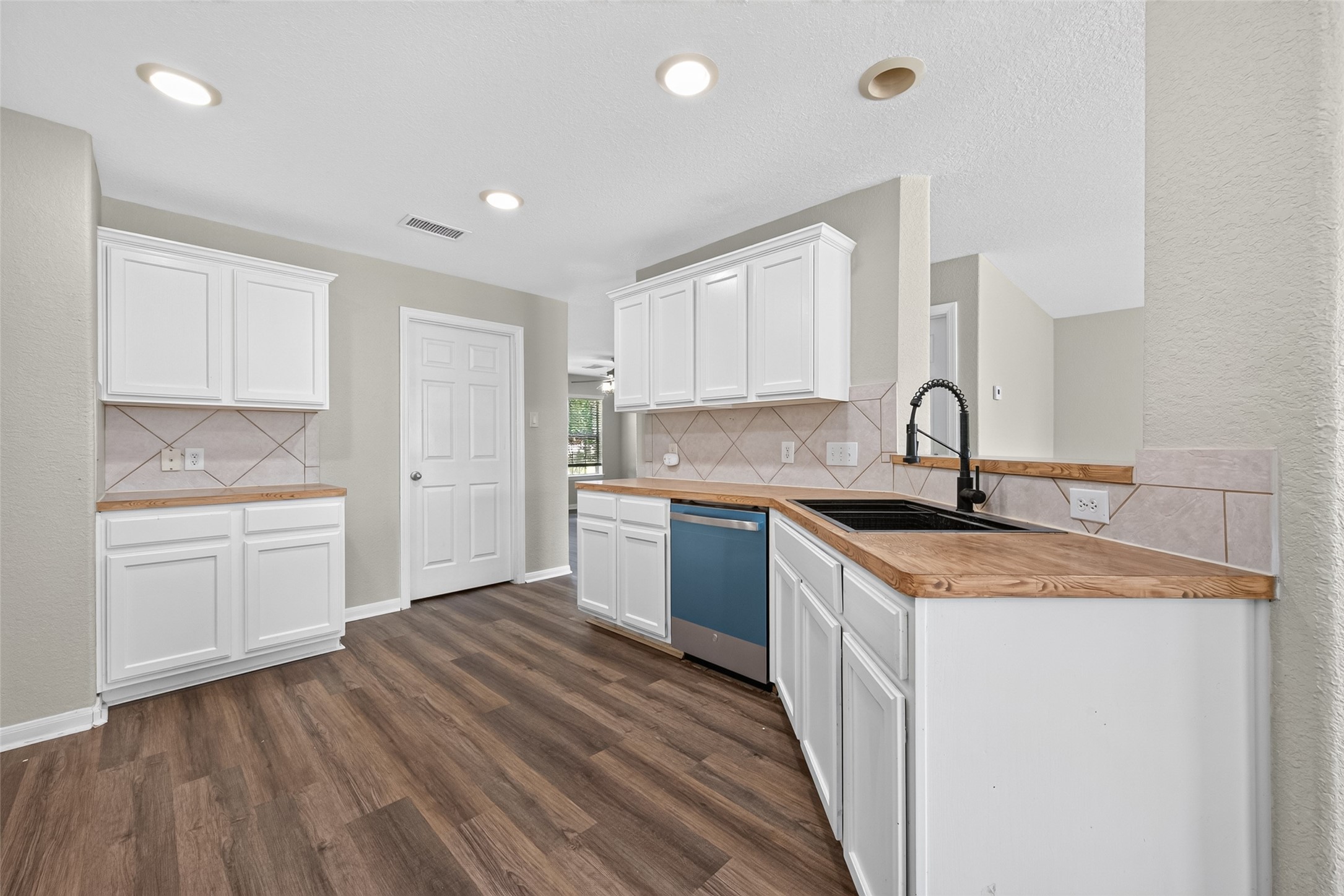 3219 Watercliff Court Spring, TX 77388 - Photo 10 of 42