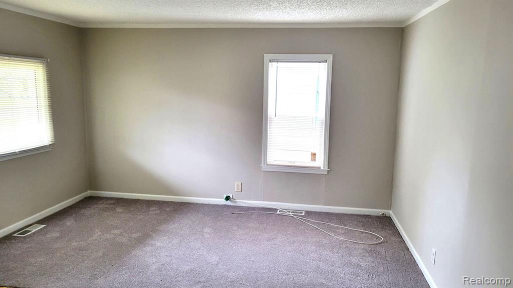 21227 Rensselaer Street Farmington, MI 48336 - Photo 8 of 13