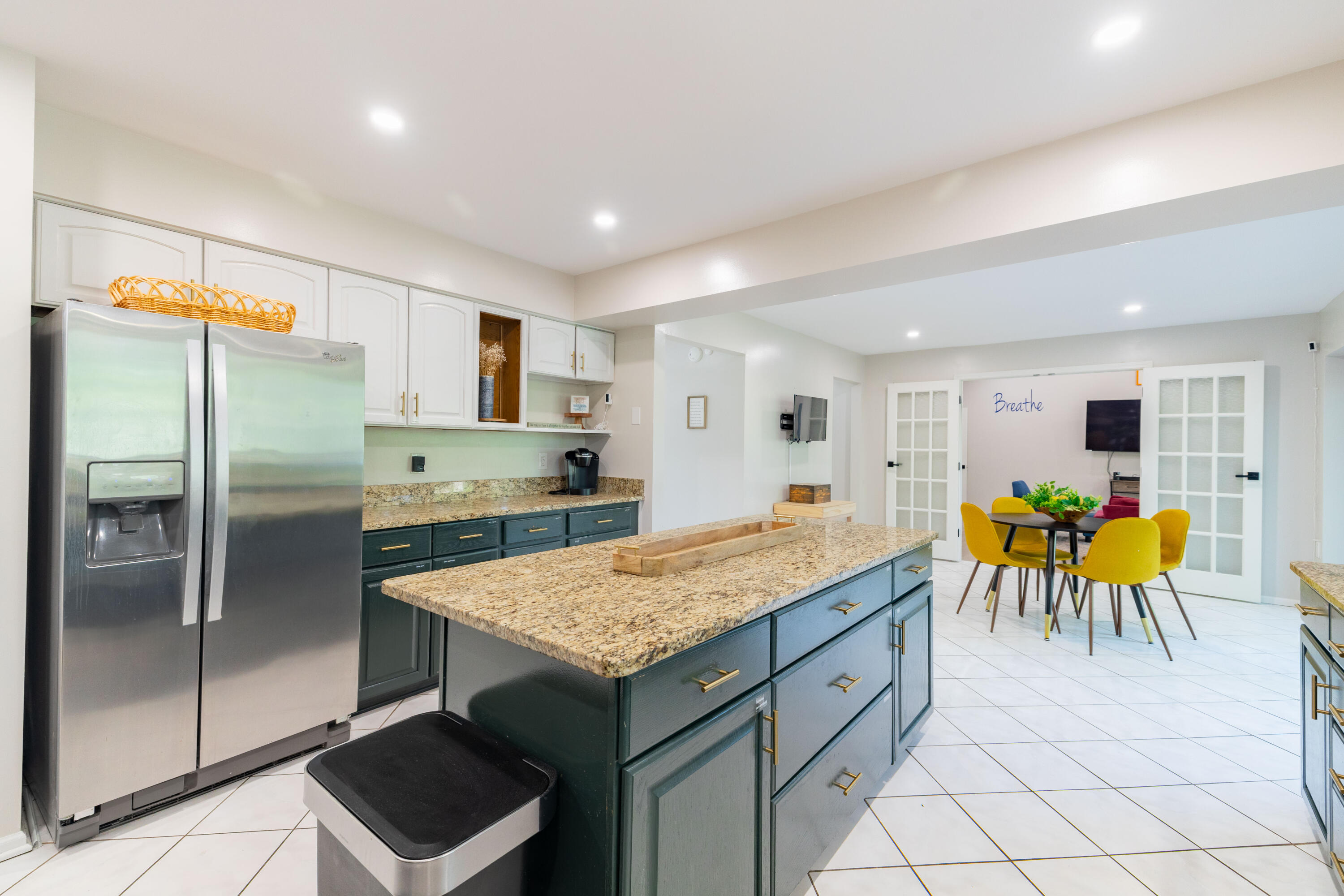 23285 Meridian Road Grosse Ile, MI 48138 - Photo 11 of 65 23285 Meridian Rd, Grosse Ile (11 of 64)