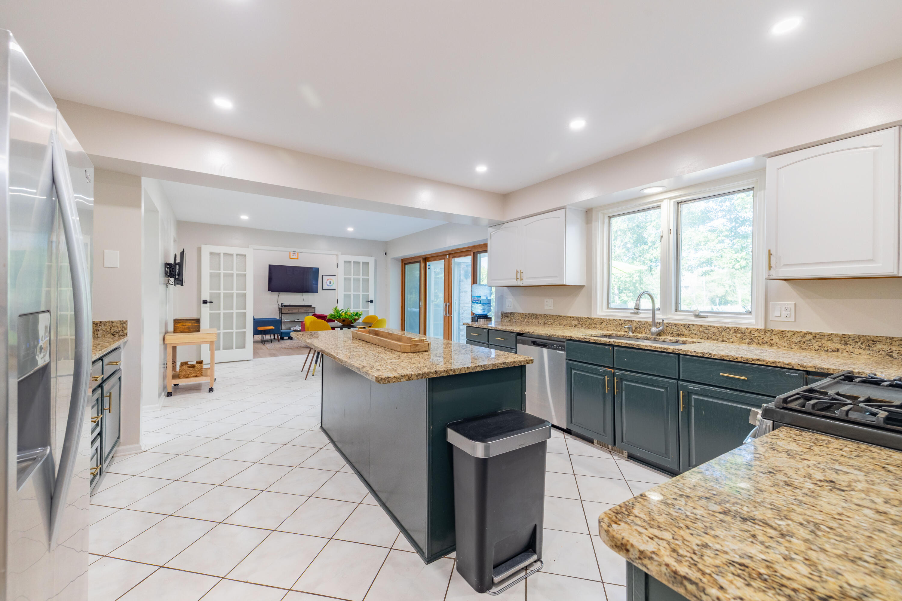 23285 Meridian Road Grosse Ile, MI 48138 - Photo 12 of 65 23285 Meridian Rd, Grosse Ile (12 of 64)