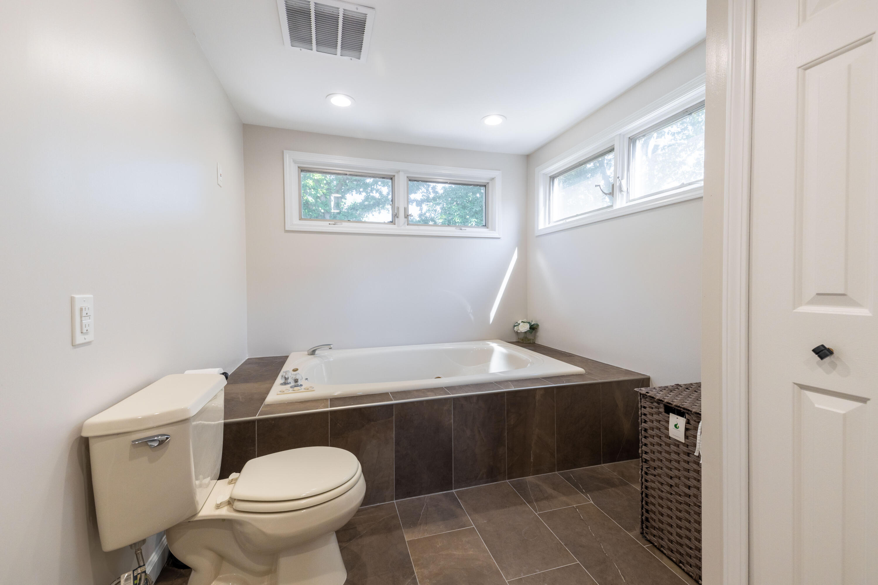 23285 Meridian Road Grosse Ile, MI 48138 - Photo 27 of 65 23285 Meridian Rd, Grosse Ile (27 of 64)