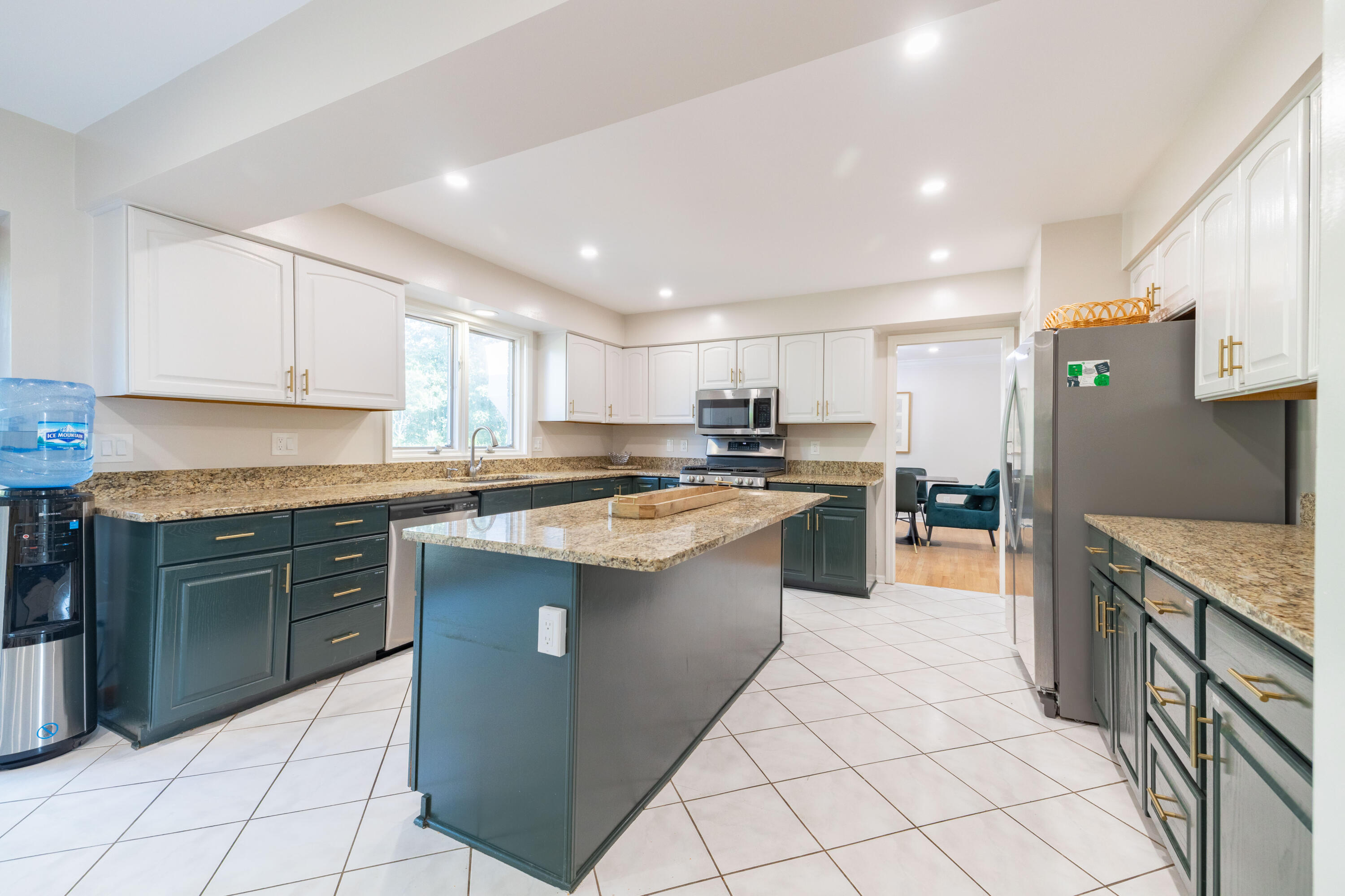 23285 Meridian Road Grosse Ile, MI 48138 - Photo 8 of 65 23285 Meridian Rd, Grosse Ile (8 of 64)