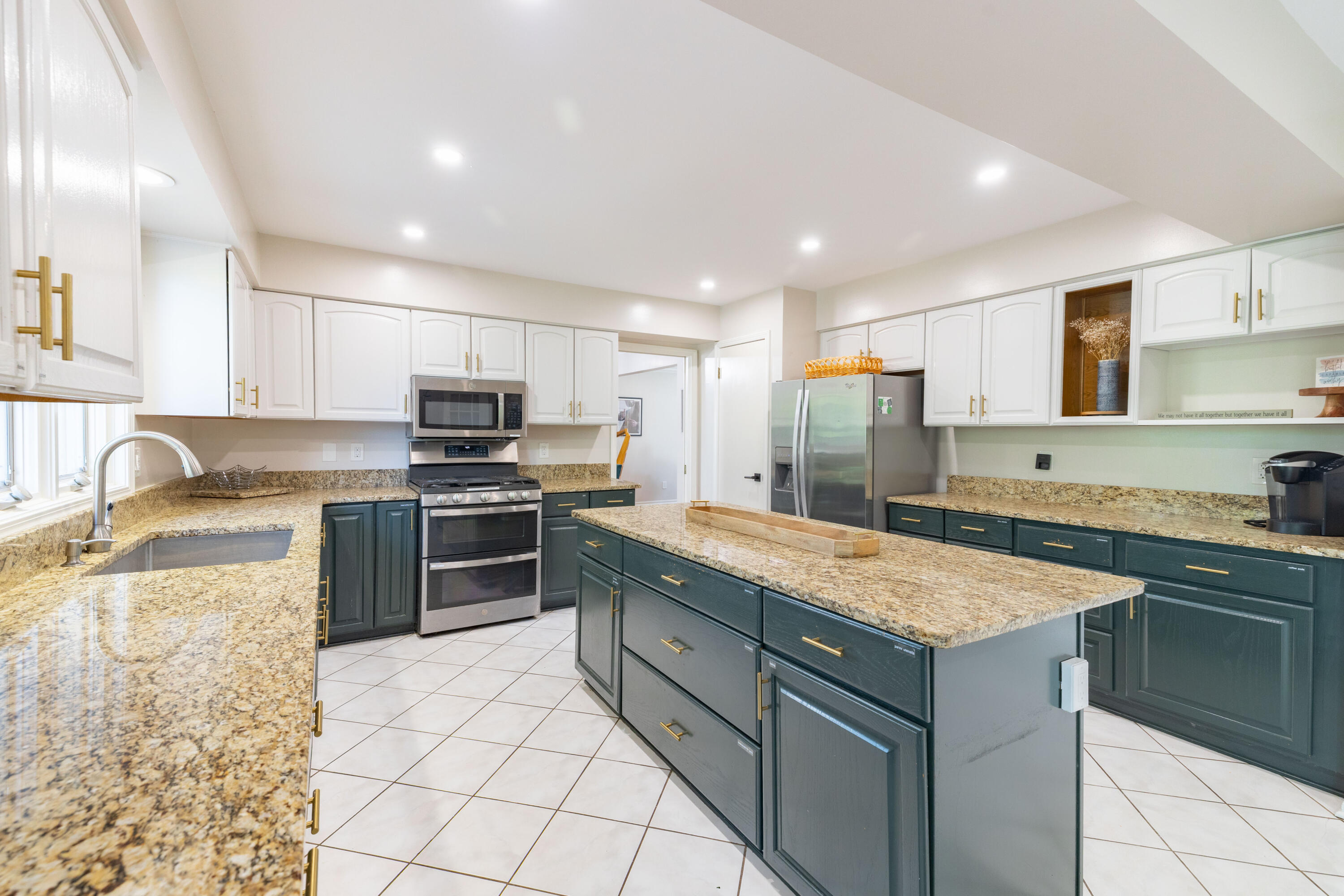 23285 Meridian Road Grosse Ile, MI 48138 - Photo 9 of 65 23285 Meridian Rd, Grosse Ile (9 of 64)