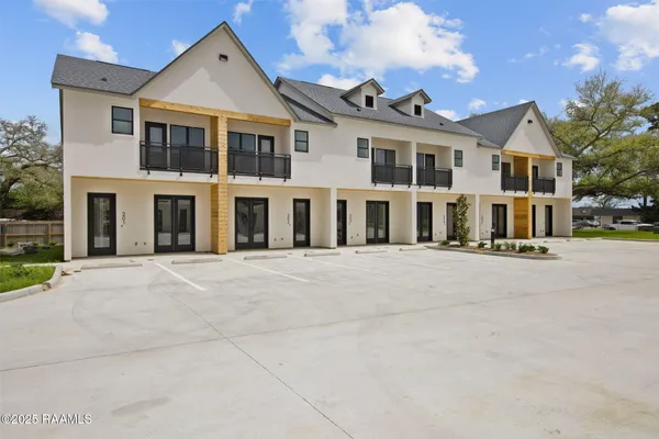 $1,950 | 1510 Kaliste Saloom Road, Unit 202, Lafayette, LA 70508