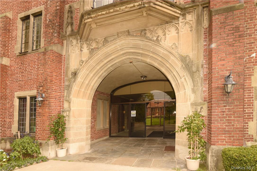 304 Chateau Rive, Unit 304 Peekskill, NY 10566 - Photo 11 of 15 View of property entrance