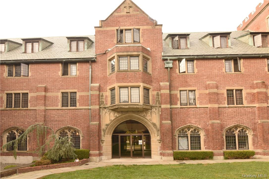 304 Chateau Rive, Unit 304 Peekskill, NY 10566 - Photo 12 of 15 View of property