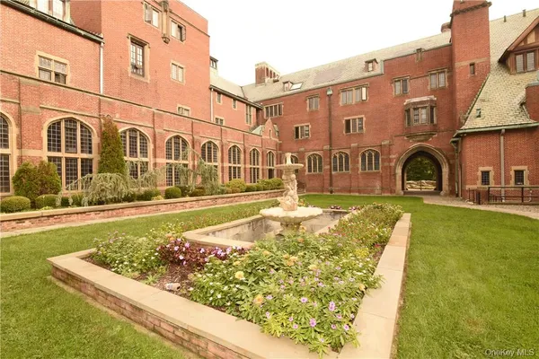 $2,600 | 304 Chateau Rive, Unit 304, Peekskill, NY 10566