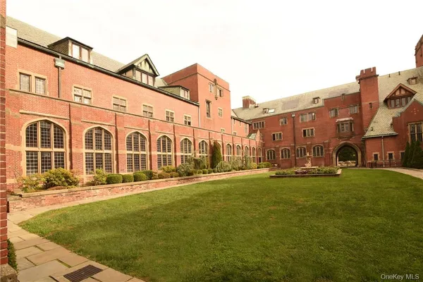 $2,600 | 304 Chateau Rive, Unit 304, Peekskill, NY 10566