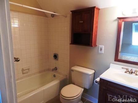 304 Chateau Rive, Unit 304 Peekskill, NY 10566 - Photo 5 of 15 Full bathroom with tiled shower / bath, vanity, and toilet