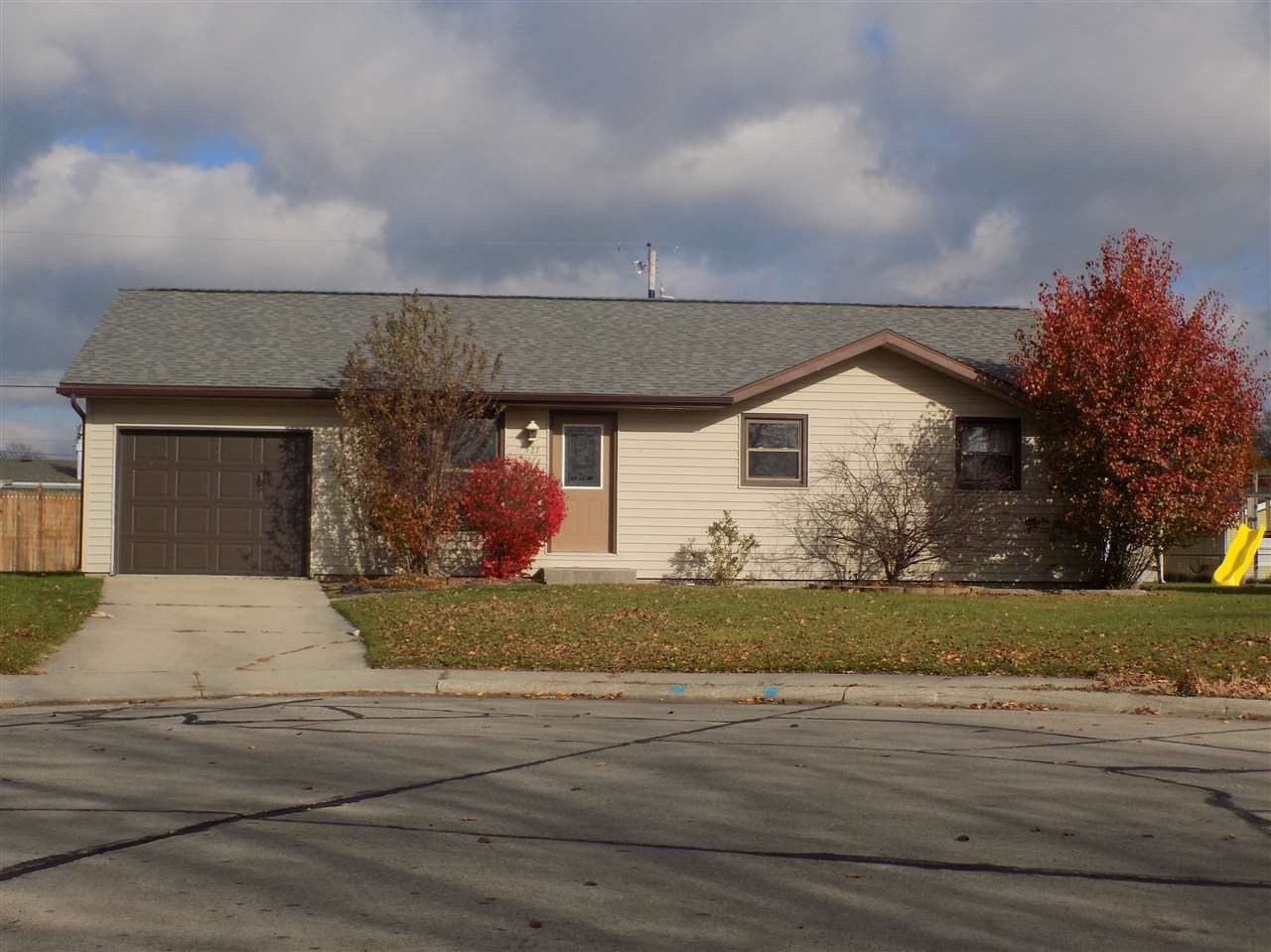127 Fremont Lane Decatur, IN 46733 - Photo 1 of 13