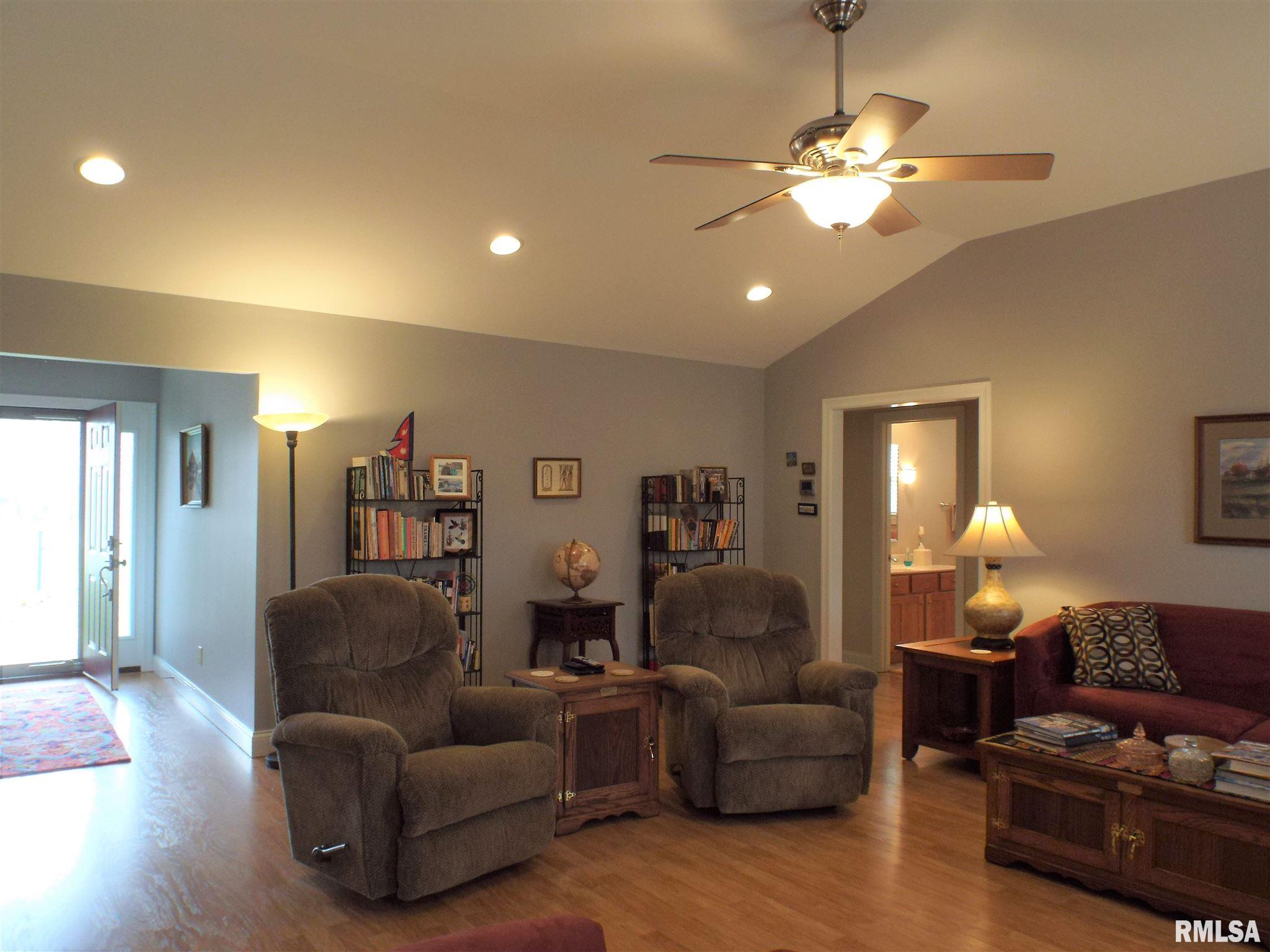 2469 North Reed Station Road Carbondale, IL 62901 - Photo 3 of 37