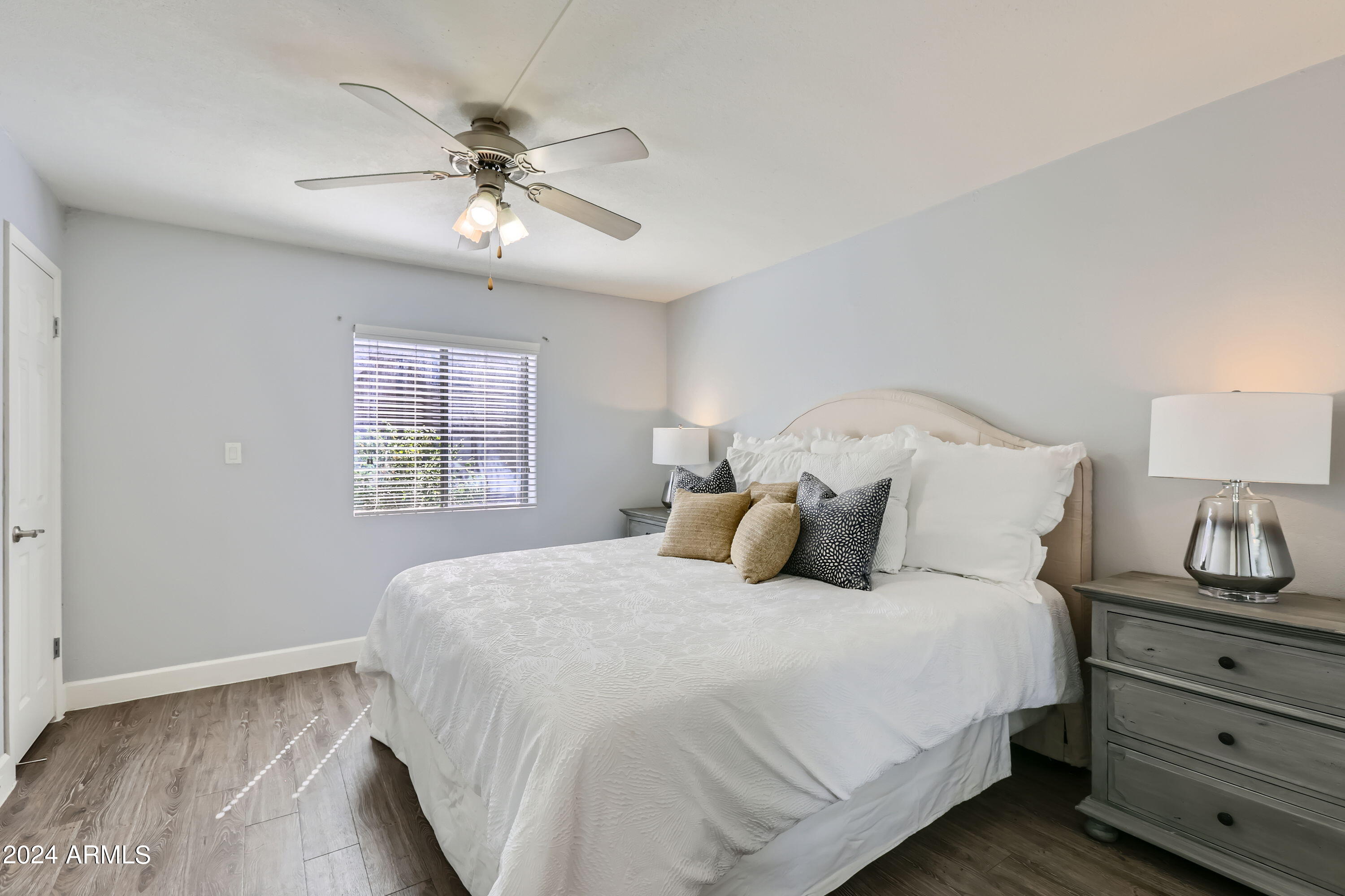 3825 East Camelback Road, Unit 130 Phoenix, AZ 85018 - Photo 6 of 20 3825 E Camelback Rd 130 - MLS Sized - 00