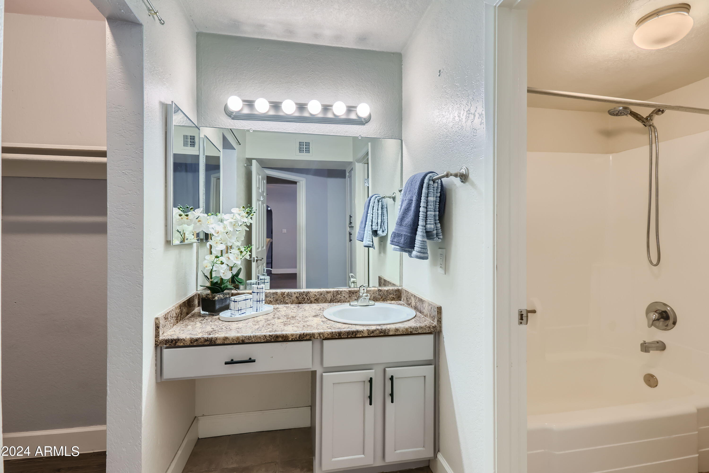 3825 East Camelback Road, Unit 130 Phoenix, AZ 85018 - Photo 7 of 20 3825 E Camelback Rd 130 - MLS Sized - 00