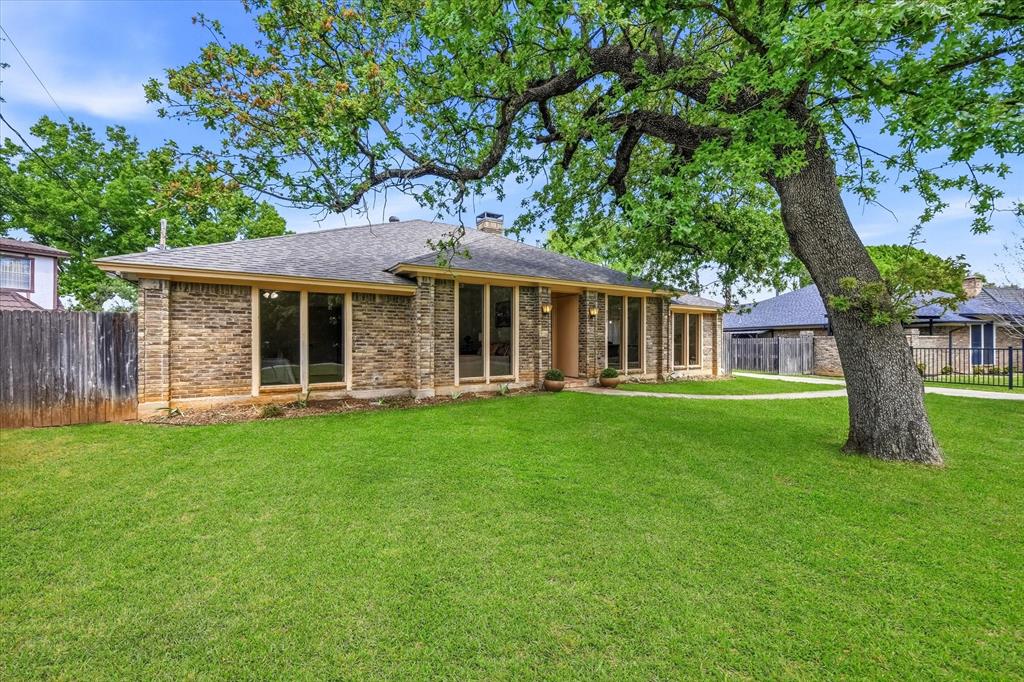 517 East Beady Road Arlington, TX 76006 - Photo 3 of 40