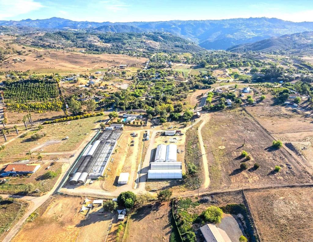 10350 West Lilac Road Valley Center, CA 92082 - Photo 4 of 10