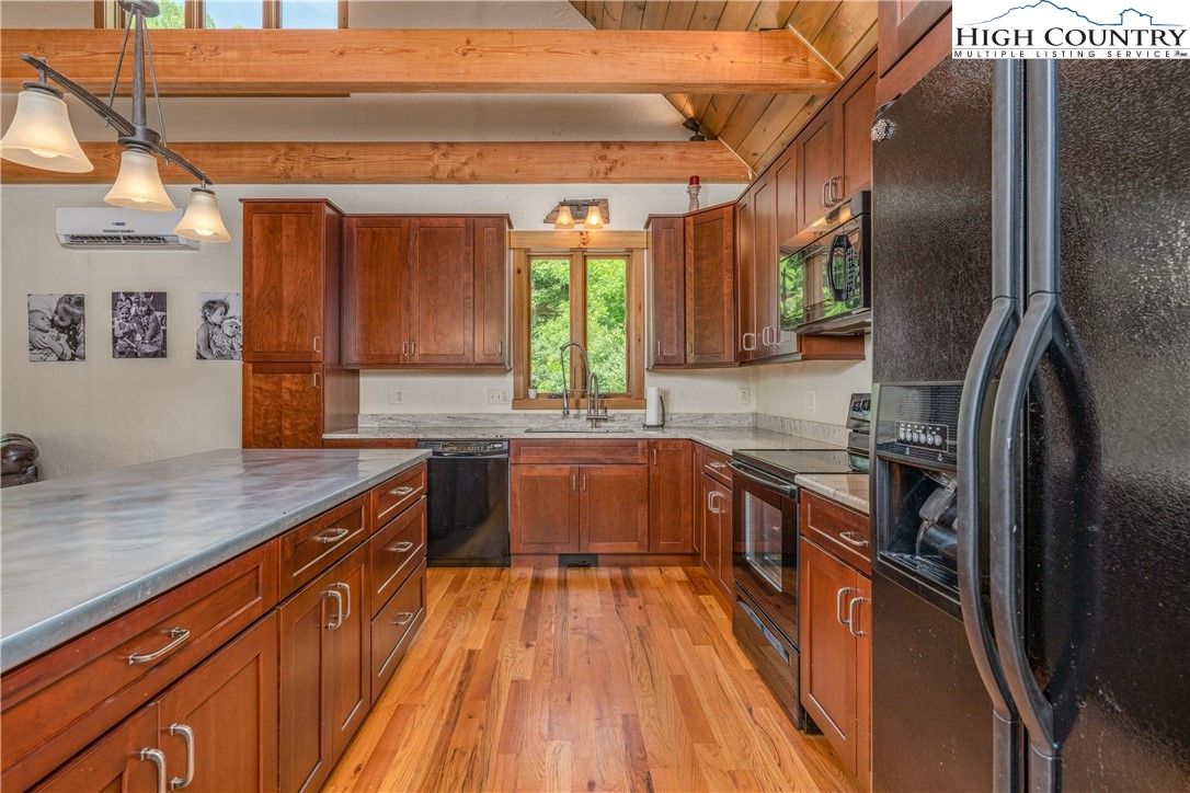 660 Frozenhead Ridge Road Sugar Grove, NC 28679 - Photo 12 of 46 Gallery Image 12