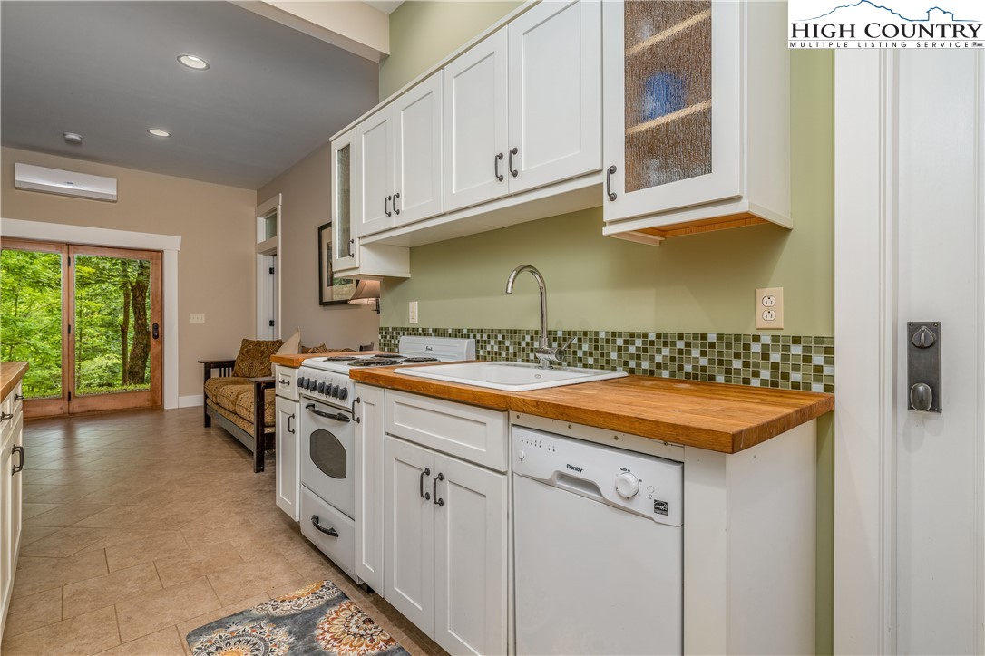 660 Frozenhead Ridge Road Sugar Grove, NC 28679 - Photo 34 of 46 Gallery Image 34