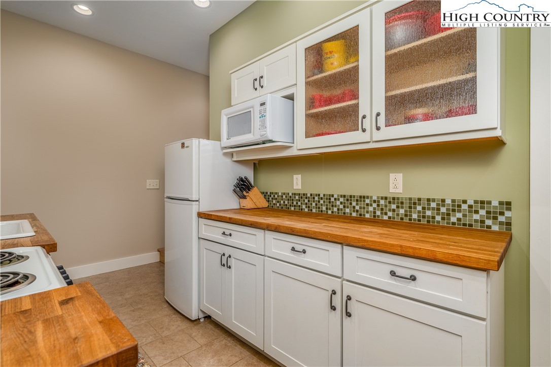 660 Frozenhead Ridge Road Sugar Grove, NC 28679 - Photo 35 of 46 Gallery Image 35