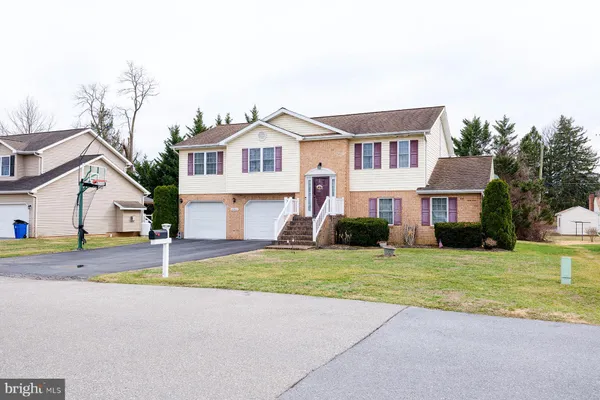 $440,000 | 16903 Cavalry Drive, Williamsport, MD 21795