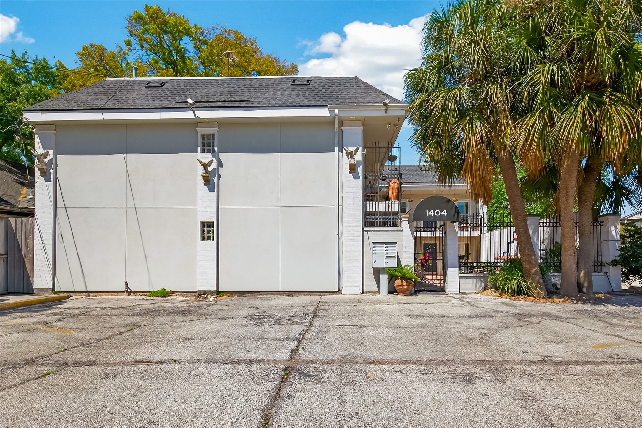 1404 Welch Street, Unit 8 Houston, TX 77006 - Photo 1 of 21