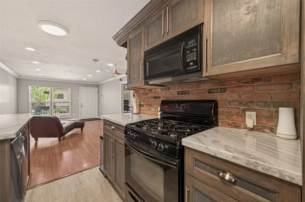 $1,550 | 1404 Welch Street, Unit 8, Houston, TX 77006