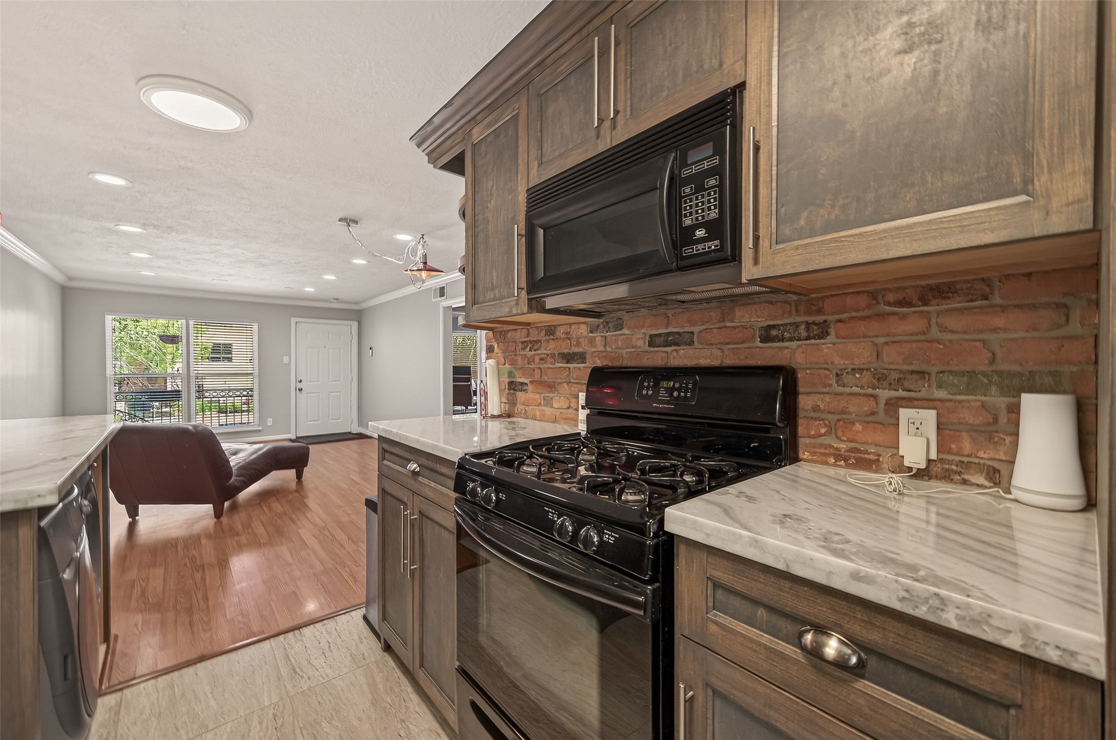 1404 Welch Street, Unit 8 Houston, TX 77006 - Photo 7 of 21