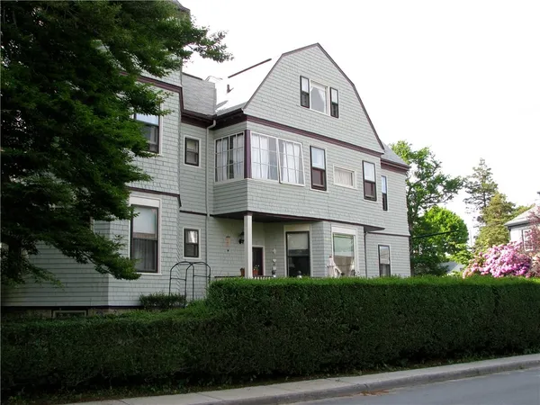 $2,100 | 38 Rhode Island Avenue, Unit 5, Newport, RI 02840