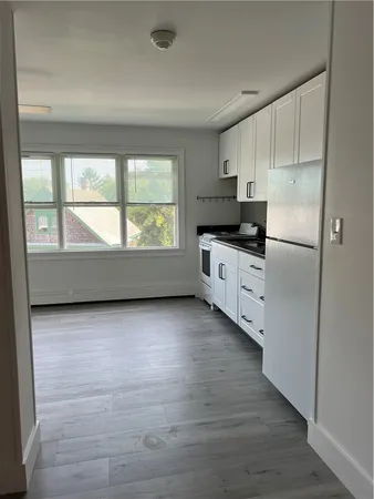 $2,100 | 38 Rhode Island Avenue, Unit 5, Newport, RI 02840