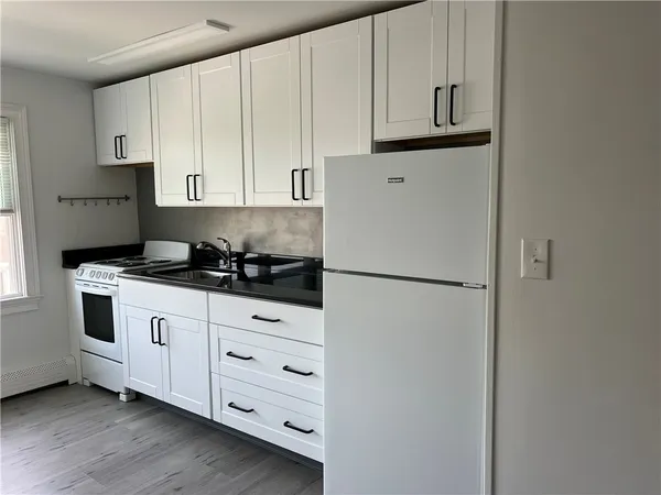 $2,100 | 38 Rhode Island Avenue, Unit 5, Newport, RI 02840