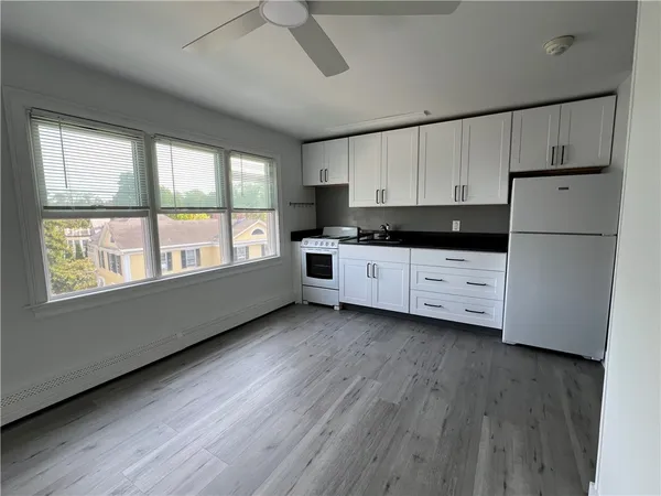 $2,100 | 38 Rhode Island Avenue, Unit 5, Newport, RI 02840