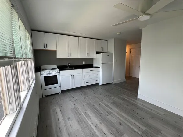 $2,100 | 38 Rhode Island Avenue, Unit 5, Newport, RI 02840