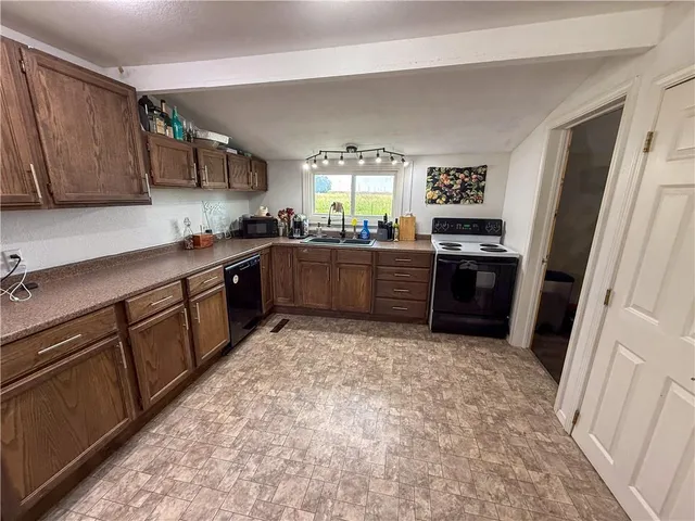 $157,000 | 23371 1200 Road, Thayer, KS 66776