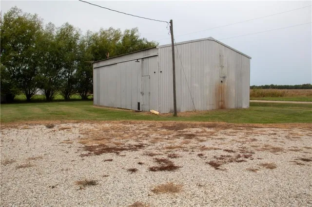 $157,000 | 23371 1200 Road, Thayer, KS 66776
