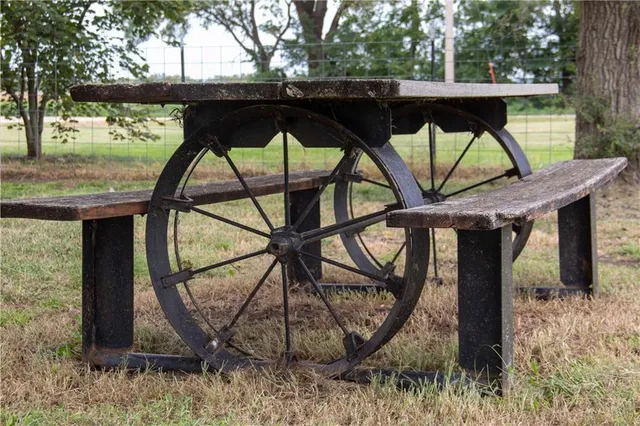 $157,000 | 23371 1200 Road, Thayer, KS 66776