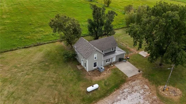 $157,000 | 23371 1200 Road, Thayer, KS 66776