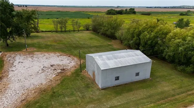 $157,000 | 23371 1200 Road, Thayer, KS 66776