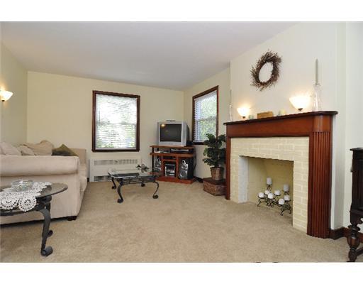29 Herbst Road Coraopolis, PA 15108 - Photo 3 of 15 Living Room.