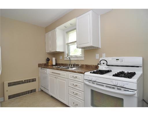 29 Herbst Road Coraopolis, PA 15108 - Photo 7 of 15 Kitchen.