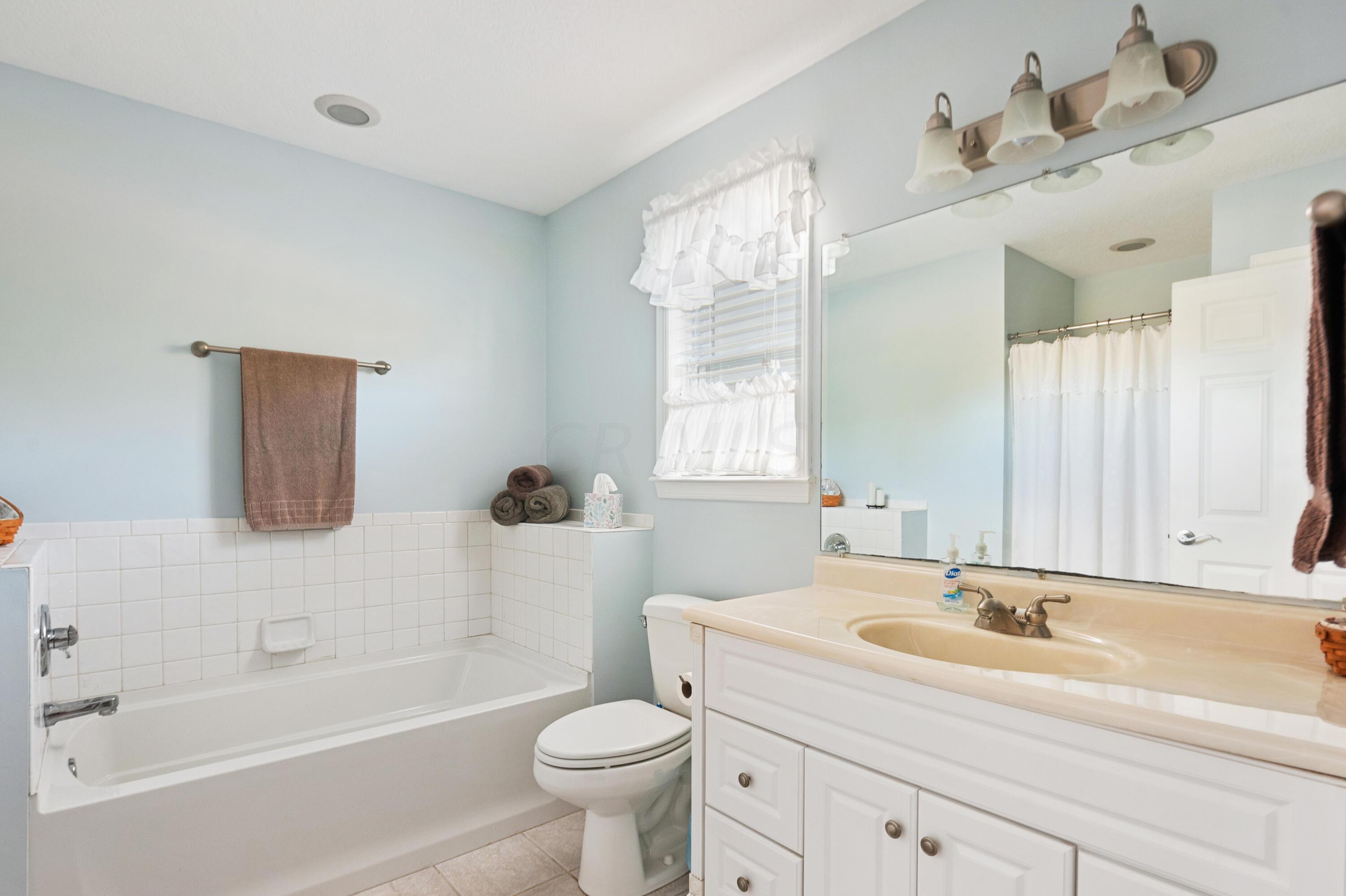 24820 Huber-Hitler Road Circleville, OH 43113 - Photo 25 of 55 Ensuite