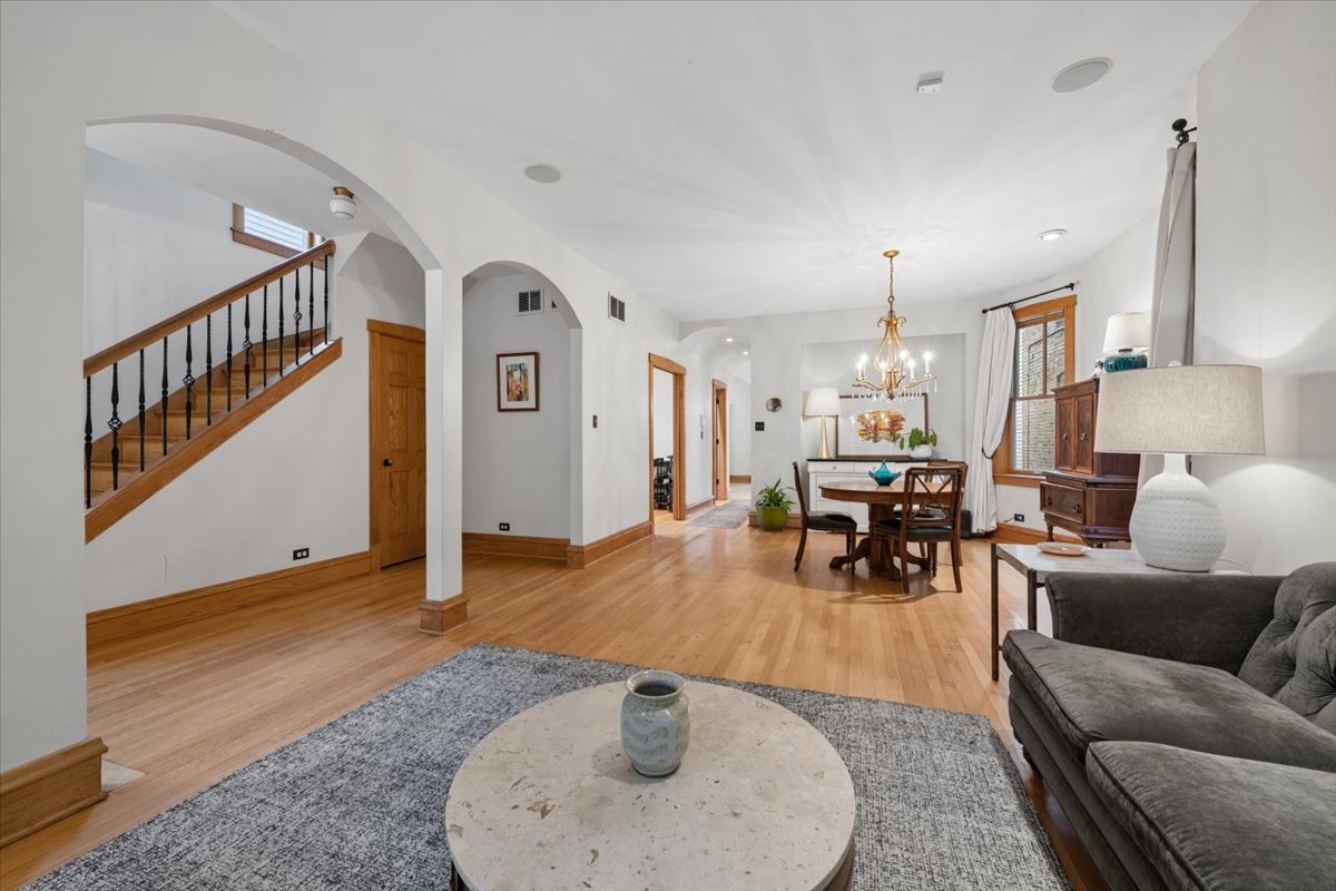 4237 North Wolcott Avenue Chicago, IL 60613 - Photo 9 of 38