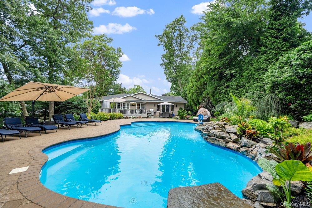 6 Colonial Gate Plainview, NY 11803 - Photo 43 of 45