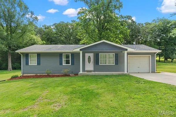 $325,000 | 3752 Sunrise Drive, Pacific, MO 63069