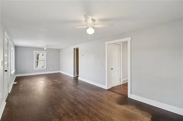 $220,000 | 116 West 3rd Street, Tonganoxie, KS 66086